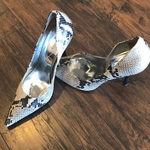 Guess by Marciano Carrie pumps